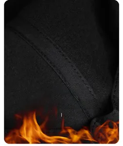 Détail de la doublure polaire épaisse de la casquette noire pour chaleur et confort