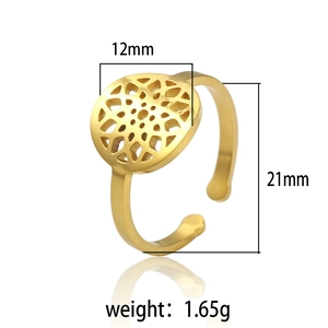 Detail of adjustable golden open ring with 12mm hollow circular face and 1.65g weight