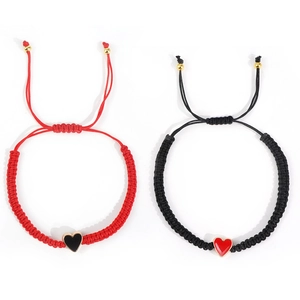 Braccialetti a cuore intrecciati a mano rossi e neri con cordini regolabili e perline