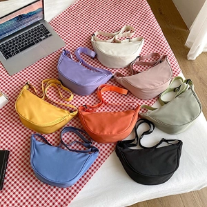 Sac Dumpling en Nylon Mode pour Femme Décontracté Couleur Unie Croissant Aisselle Épaule Bandoulière Sac à Main Quotidien