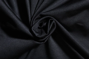 Détail macro d'un tissu en maille noire de haute qualité avec texture en spirale élégante