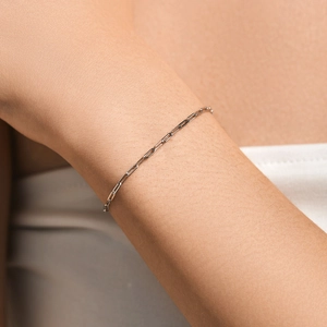 Minimalist 925 sterling silver hollow lock chain bracelet on female model's wrist