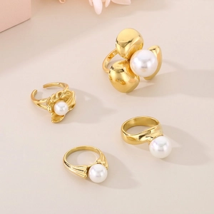 Luxurious 18K gold-plated stainless steel ring set with large pearl flower designs