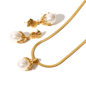 Golden baroque pearl jewelry set with snake chain necklace and coral stud earrings