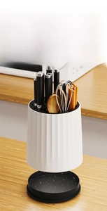 Close-up of the detachable black water tray for easy cleaning of the kitchen knife holder