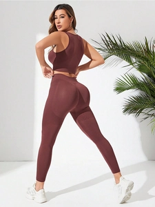 Détail du legging de yoga côtelé sans couture à taille haute et soutien-gorge de sport
