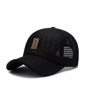 Atmungsaktive schwarze Mesh-Baseballkappe für Herren mit braunem Lederpatch für Sonnenschutz