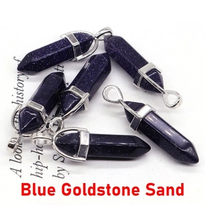 Dunkelblaue Sandgoldstein Sechskant Kristallanhänger mit silbernen Metallverschlüssen