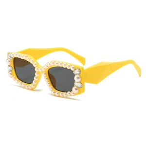 Lunettes de soleil jaunes polygonales avec perles, strass et verres UV foncés