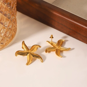Boucles d'oreilles étoiles de mer dorées en acier inoxydable avec textures marines