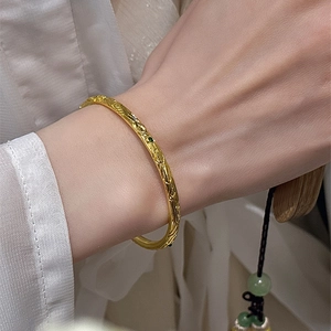 Vintage Gold Alloy Bangle For Women With Vine Relief Texture And Green Stone Dot Retro Open Bracelet Minimalist