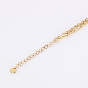 Detail of the gold-plated stainless steel double-layered chain with adjustable extender clasp