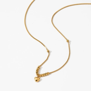Minimalistische goldene Edelstahl-Perlenhalskette mit einem glatten Herzanhänger