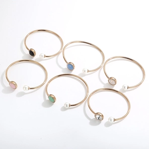 Bracelets en titane or rose avec cristaux colorés et perles blanches rondes