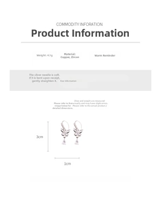 Détail des boucles d'oreilles papillon en zircon montrant les dimensions et l'aiguille en argent