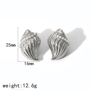 Detailed size view of silver shell earrings with pearls measuring 25mm in height