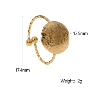Detailed dimensions of the gold geometric ring showing 13.5mm width and 2g weight