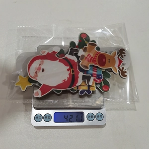 Measurement of wooden Santa Claus party decor kit weight on a digital scale
