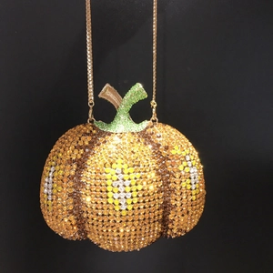 Elegante borsa a mano a zucca con strass colorati e catena dorata per cerimonie