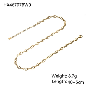 Detail of 40+5cm golden snake blade chain with lobster clasp and weight specifications