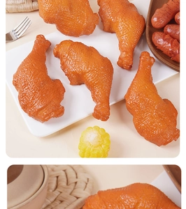 Modello alimentare realistico di coscia di pollo e salsiccia per decorazione display