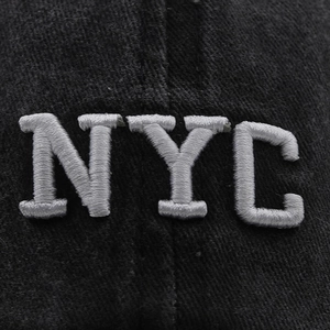 Casquette de baseball vintage en denim noir avec broderie NYC blanche en relief