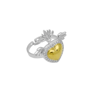 Detail eines zweifarbigen Herzrings aus Gold mit silbernen Flügeln und Zirkonia