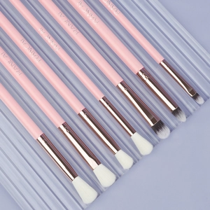 Lot détaillé de 7 pinceaux à maquillage yeux avec poils synthétiques dégradés doux