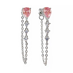 Detalle de pendientes de plata con piedra pera rosa y borlas de diamantes blancos
