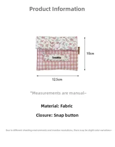 Detailansicht der rosa Stofftasche mit Blumenmuster, Karo-Design und Druckknopf