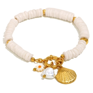 Bracelet vintage plaqué or 18K avec perles blanches et pendentif marguerite perlé