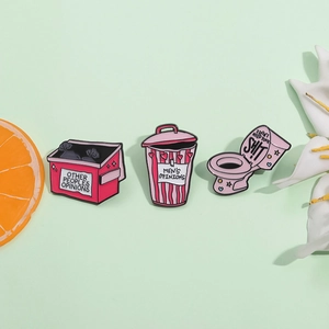 Lot de broches créatives en émail rose poubelle et toilettes avec slogans amusants