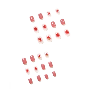 Faux ongles courts carrés rose dégradé avec perles et décorations dorées élégantes