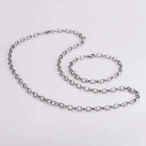Classic silver rolo chain jewelry set featuring an oval link necklace and bracelet