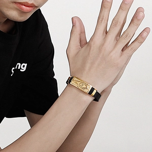 Bracelet pour homme en silicone noir avec plaque en métal doré et gravure maçonnique