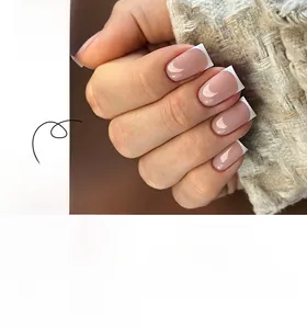Faux ongles carrés classiques nude rose avec pointe French blanche style JP3247