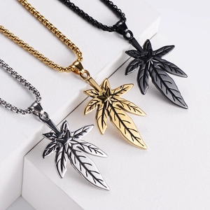 Pendentifs feuille d'érable en trois couleurs argent or et noir mat en acier inoxydable