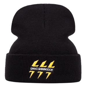Bonnet en tricot noir d'hiver avec broderie Swag 777 pour les activités de plein air