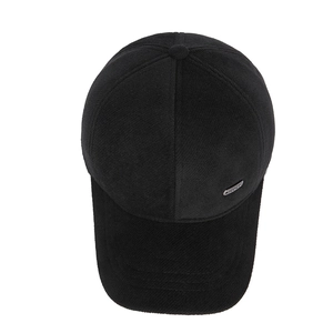 Cappellino da baseball invernale nero con paraorecchie e tessuto termico spesso testurizzato