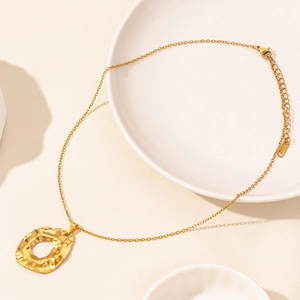 Retro 18k gold plated stainless steel necklace with hollow round hammered pendant