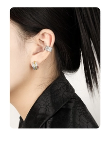 Close-up of S925 silver stud earrings with hammered texture and two-tone gold plating