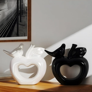 Moderne Apfel- und Vogel-Keramikfiguren in Schwarz und Weiß glänzend für die Dekoration