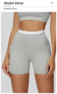 Détail du short de yoga taille haute gris argile avec ceinture élastique blanche côtelée