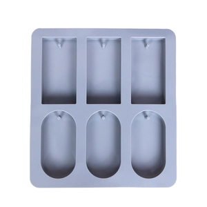 Vue détaillée du moule en silicone gris à 6 cavités avec formes rectangulaires et ovales
