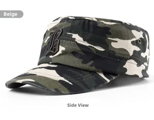 Dettaglio del berretto militare mimetico beige con ricamo 3D e fori di ventilazione