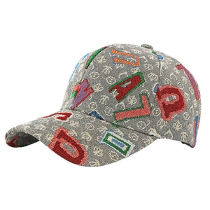 Outdoor baseballpet met geborduurde kleurrijke letters en klassieke monogrammen