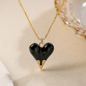 Fashionable gold box chain necklace with black heart pendant for women jewelry