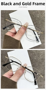 Detailansicht der großen Polygon-Metallbrille in Schwarzgold mit strukturierten Bügeln