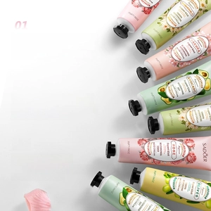 Vijf diverse 30g handcrèmes met plantenextracten zoals roos, avocado en kamille