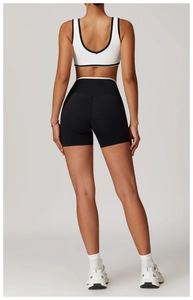 Dos en U du soutien-gorge de sport contrasté avec ensemble de shorts de yoga taille haute